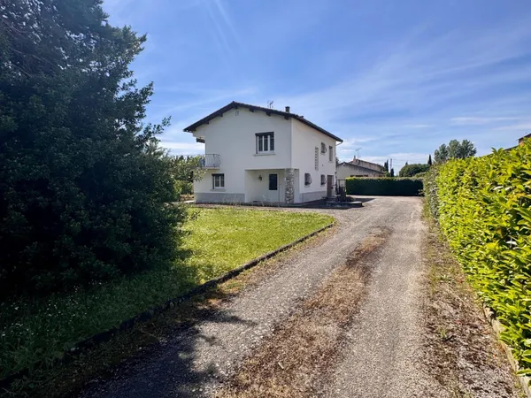 Maison de Ville avec terrain et puit