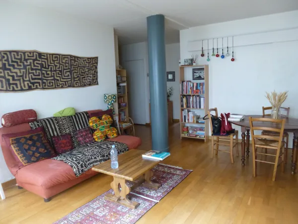 Loue un appartement spacieux devant la Basilique de St Denis
