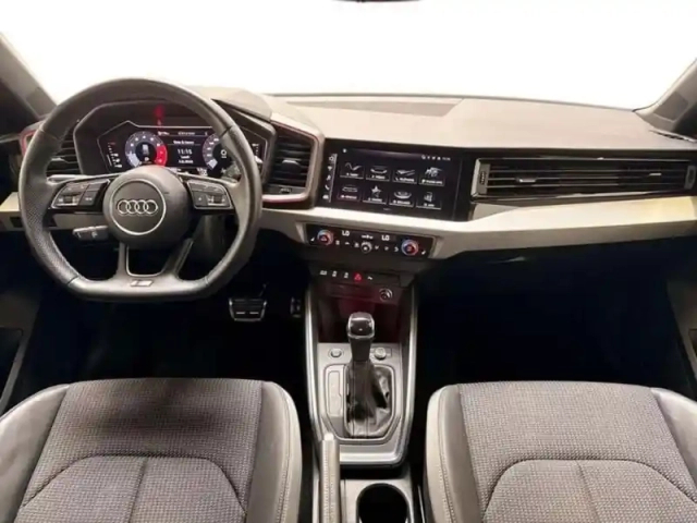 Audi A1 40 tfsi 207 ch s tronic 7 s line — photo 8