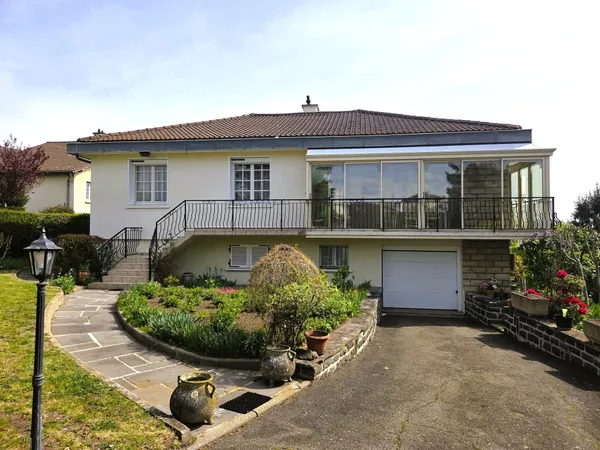 Maison 6 chambres avec garage sur terrain 1489m²