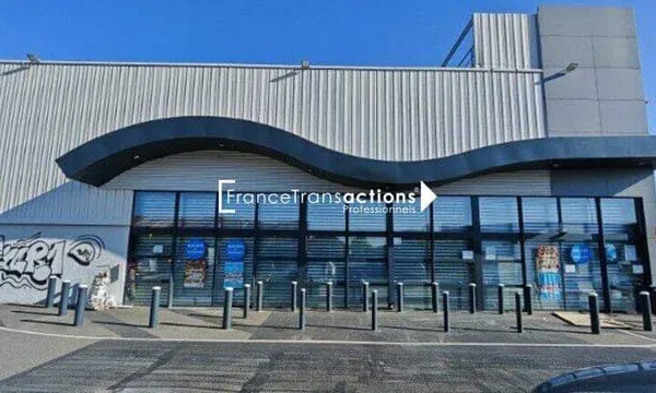 Local commercial 830 m²