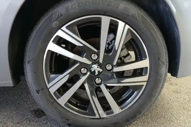 Peugeot 208 puretech 100 s&amp;s bvm6 — photo 13