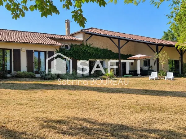 Propriété de caractère de 363 m² à Augé