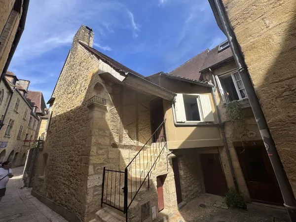 Charmante maison de en pierre avec jardin clos au centre de la vielle ville