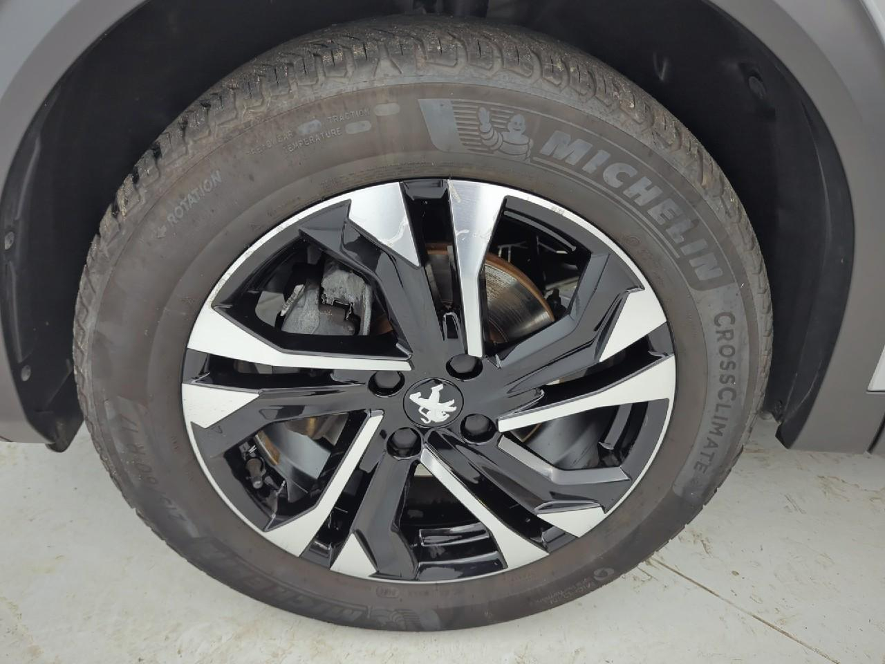Peugeot 2008 puretech 130 s&s eat8 allure pack — photo 11
