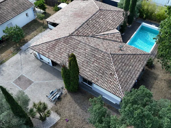 Maison de plain-pied avec piscine et studio indépendant à Marc