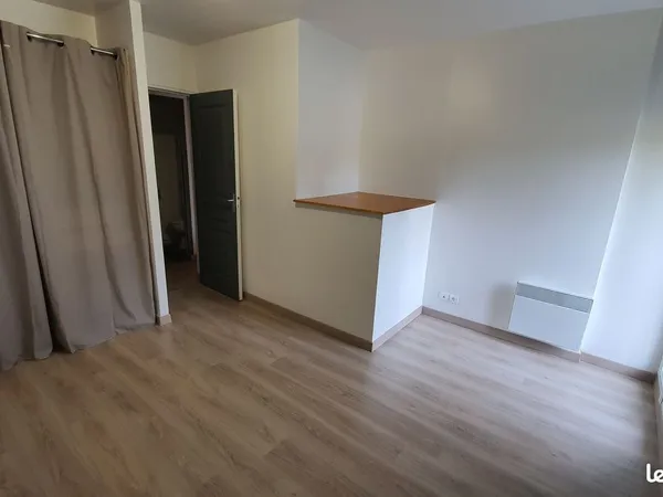 Loue appartement t2 parking - centre doue -la - fontaine