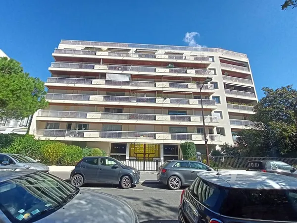 Bureau et espace de travail Vente Neuilly-sur-Seine 2p 35m² 210000€