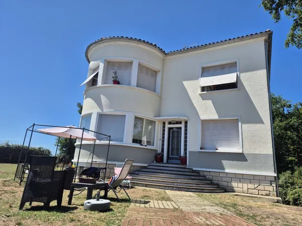 Vends maison de caractère avec parc