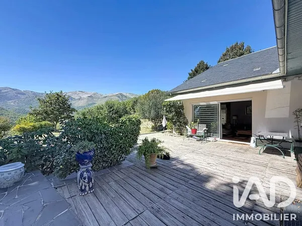 Maison 8 pièces 222 m²