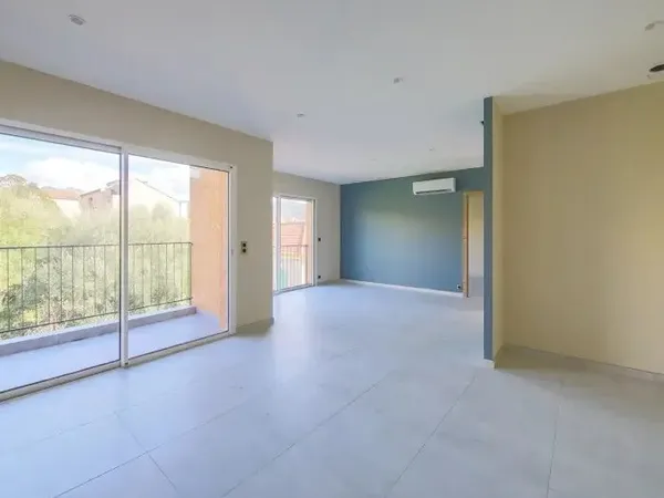 Appartement en dernier Etage 76m2 St Florent