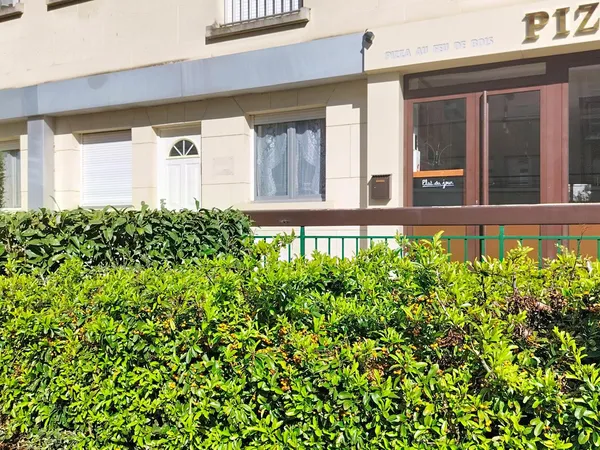 Loue local professionnel 69m² au centre ville de Bures-sur-Yvette 91440