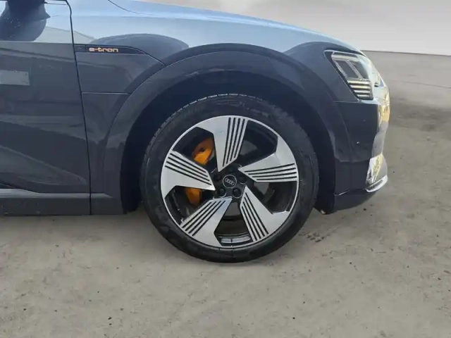 Audi E-Tron sportback 55 quattro 408 ch — photo 9