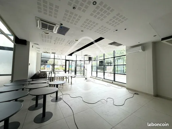 Local commercial 311 m² JUVIGNAC