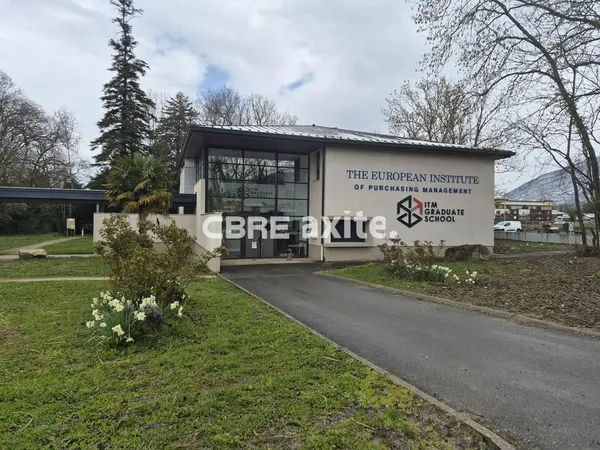 Local professionnel 402 m²