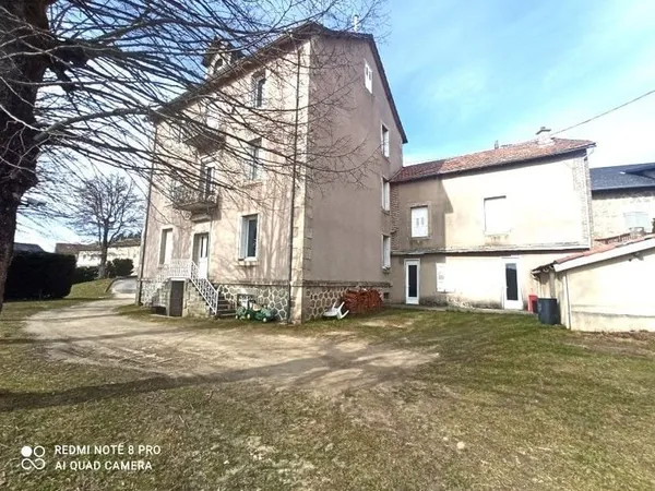 Bien immobilier de rendement Vente Le Chambon-sur-Lignon  490m² 375000€