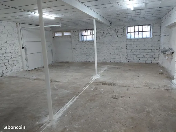 Garage atelier stockage sécurisé 135m2
