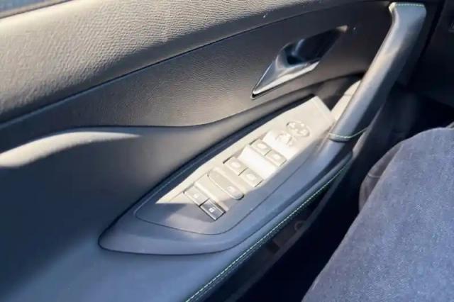Peugeot 408 plug-in hybrid 225 ch e-dcs7 — photo 23