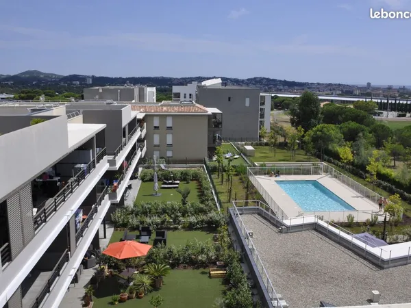 Appartement F3 de 68 m² avec terrasse et piscine FREJUS 83600