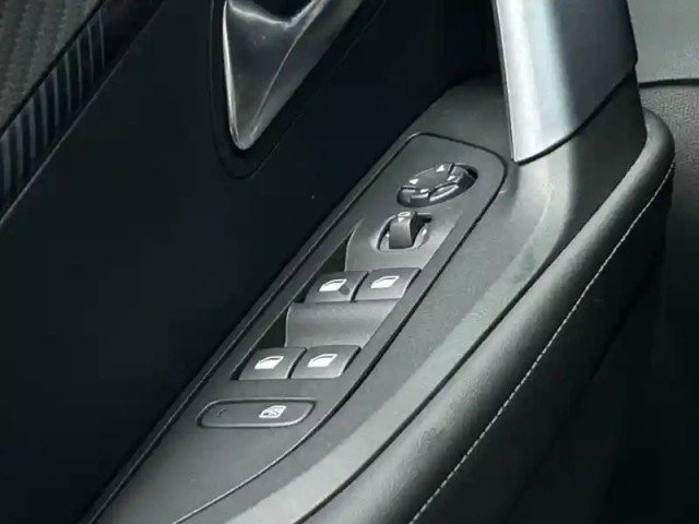 Peugeot 2008 1.2 puretech 130ch s&amp;s allure — photo 15