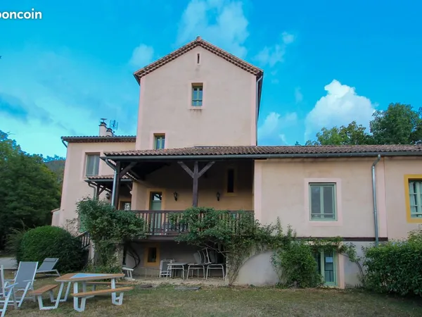Montbrun Les bains Appartement avec Terrasse et piscine