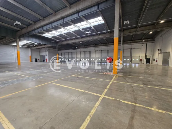 Entrepôts - A LOUER - 8 018 m² non divisibles