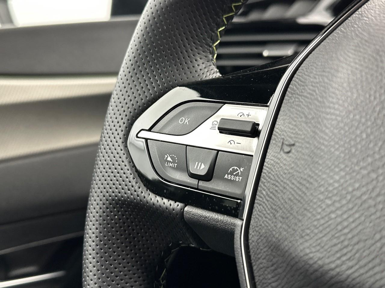 Peugeot 308 hybrid 136 e-dcs6 gt — photo 16