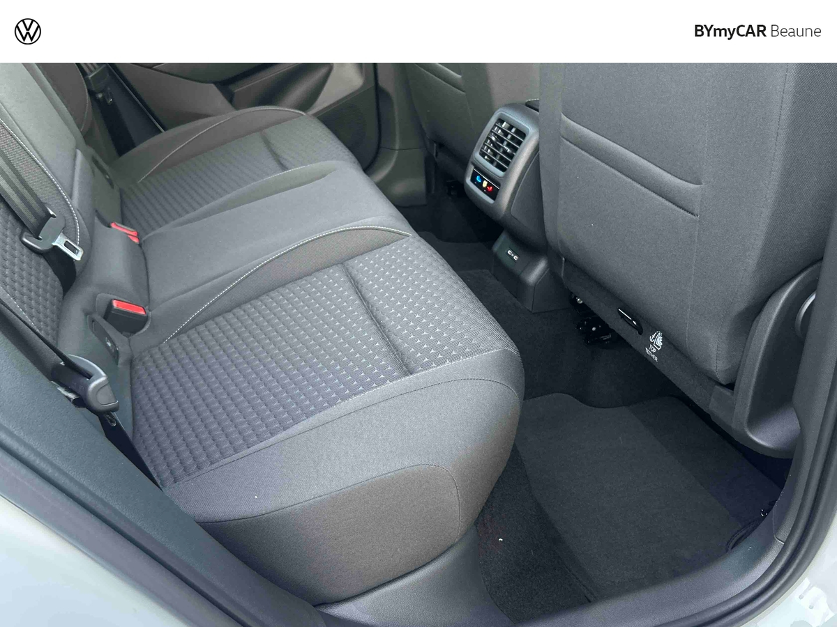 Volkswagen T-Roc 1.5 eTSI Hybrid 116 ch DSG7 — photo 24