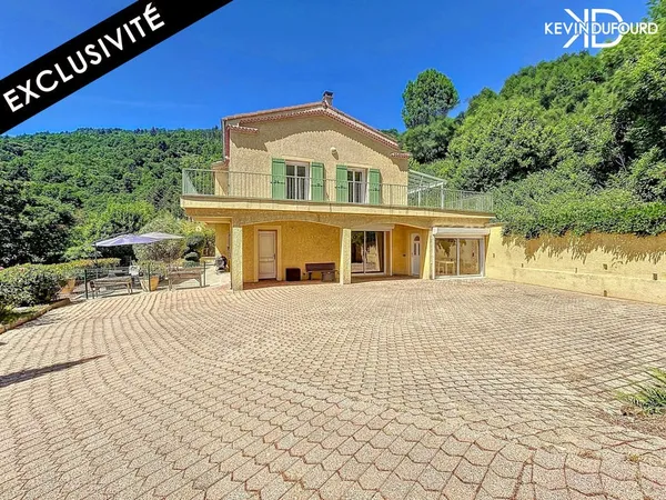 Maison avec 2 gîtes de 225 m² terrain de 2990 m² PISCINE à