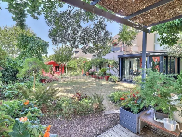 MAISON CONTEMPORAINE T7 - 181 m² à ORVAULT (Petit Chantilly)