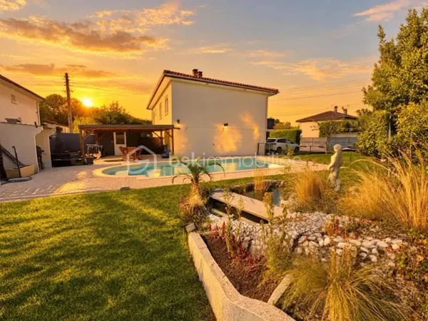 Maison 6 pièces 151 m²