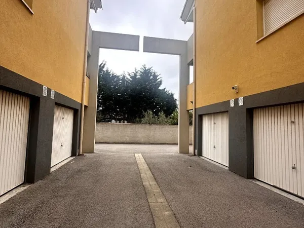 GARAGE FERMÉ