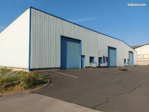 BATIMENTS INDUSTRIELS 4 lots surface total 850m2 sur 1575m2 terrain