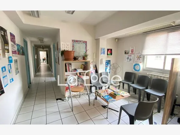 Local commercial 378 m²