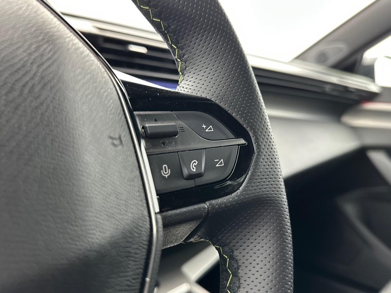 Peugeot 408 hybrid 145 e-dcs6 gt — photo 18