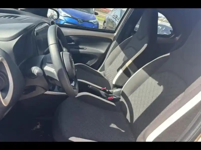Toyota Aygo X 1.0 vvt-i 72ch design my24 — photo 10