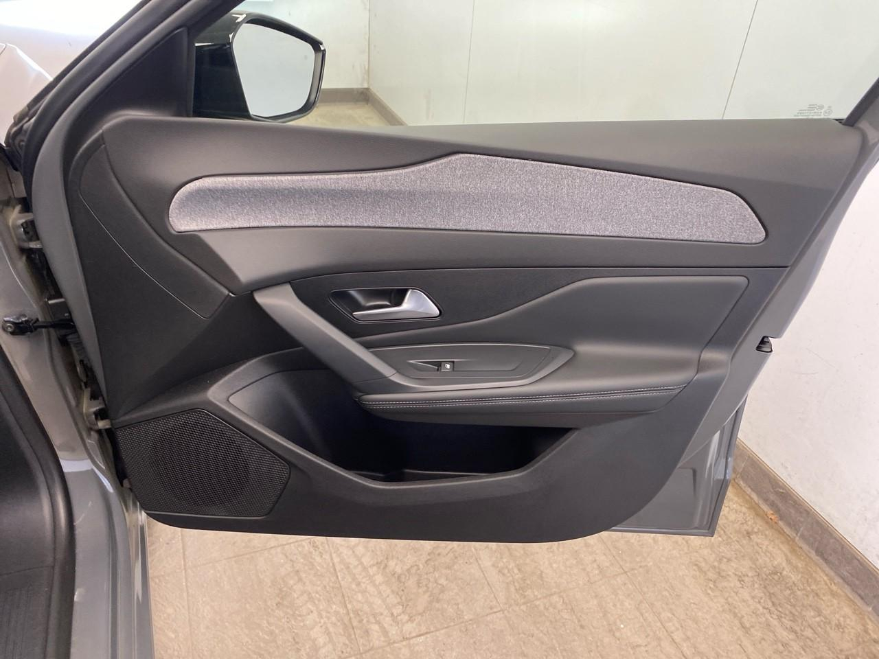 Peugeot 308 hybrid 136 e-dcs6 allure — photo 25