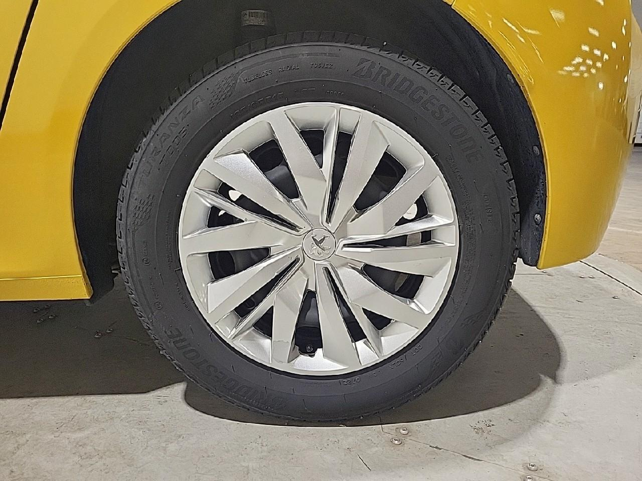 Peugeot 208 puretech 75 s&s bvm5 like — photo 16