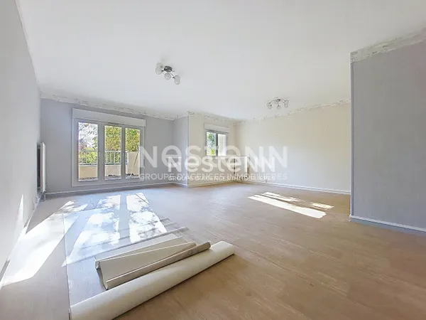 Montigny le Bretonneux : Appartement 5 pièces - 3 chambres avec balcon