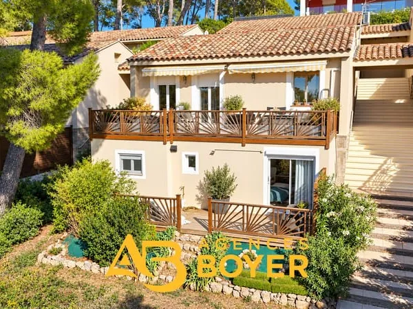 Sanary-sur-Mer Beaucours Maison avec vue mer et pinède en