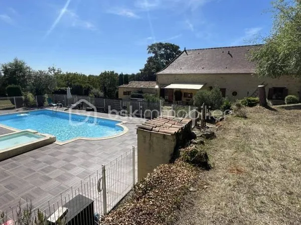 Maison 10 pièces 266 m²