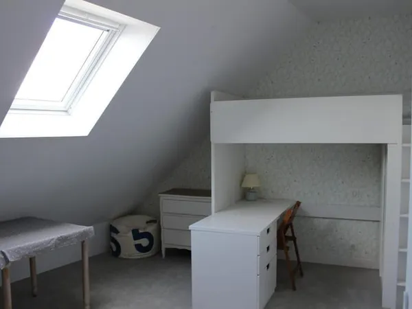 Chambre étudiante dans maison familiale