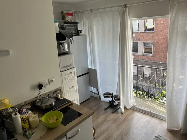 Immeuble de rapport 150 m2 1 local commercial et 6 studios