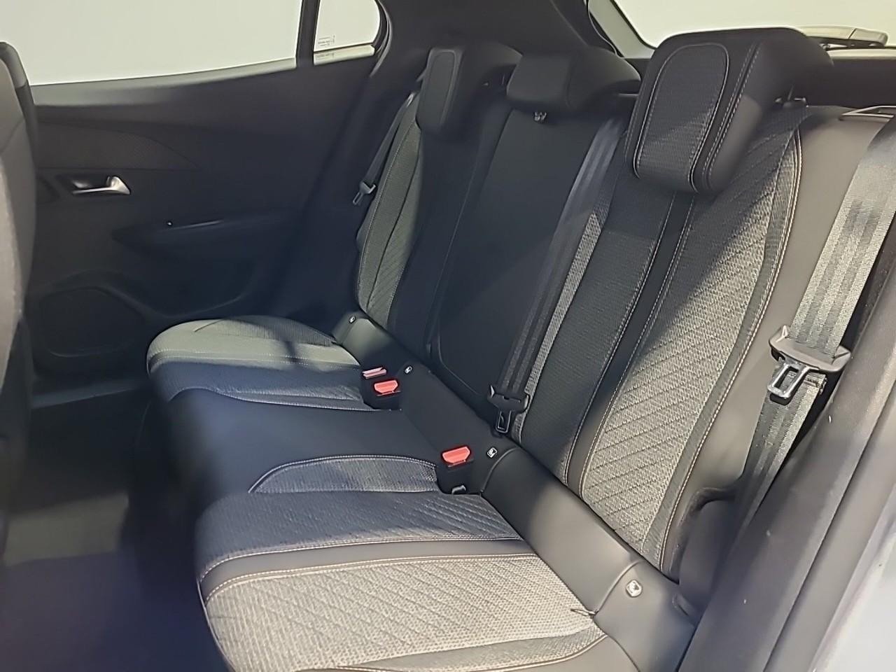Peugeot 2008 hybrid 145 ch e-dcs6 allure — photo 13