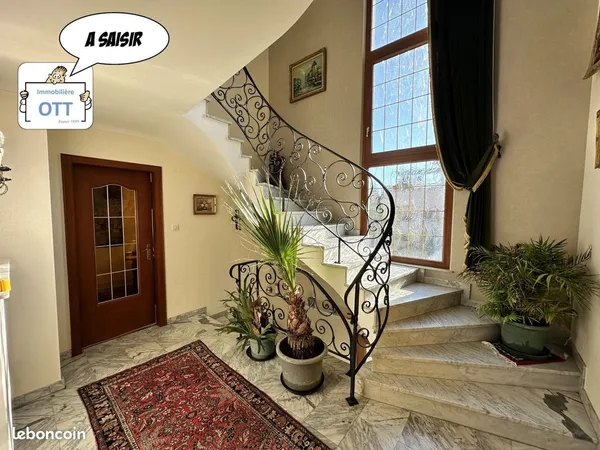 Maison 8 pièces 211 m²