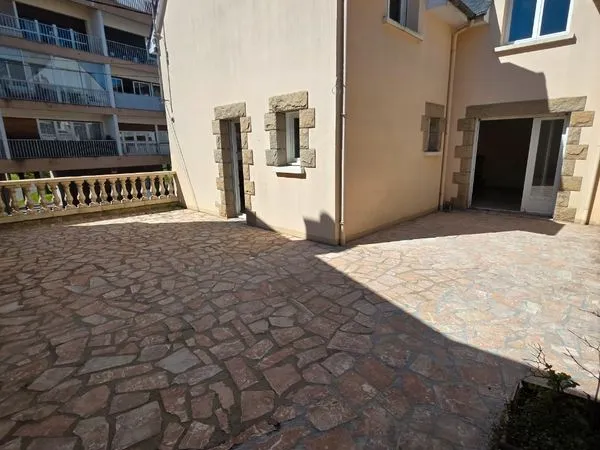 Maison de ville avec terrasse et garage