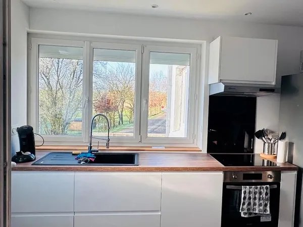 Maison individuelle entièrement rénovée - 80 m² - Jardin et garage - Bourthes (62650)