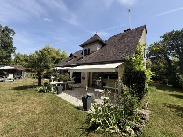 IZEURE - belle maison d'architecte de 295m² avec terrain de 3411