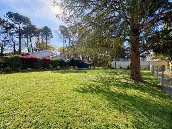 Terrain 574 m²