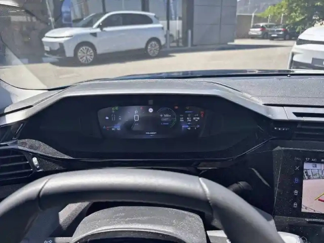 Peugeot 308 hybrid 145 e-dcs6 — photo 10